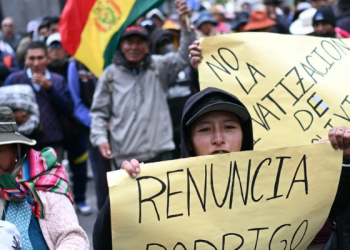 Rodrigo Paz se baja el sueldo en plenas protestas en Bolivia