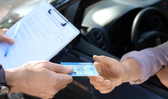 Ecuatorianos en el extranjero se quedan sin trámite de licencia de ANT