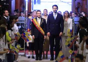 Noboa mete tijera y baja de 14 a 10 los ministerios en Ecuador