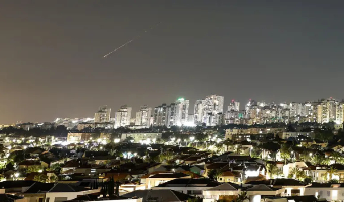 Irán ataca con misiles a Israel y rompe el alto del fuego de abril
