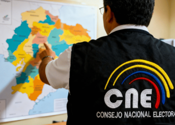 Organizaciones sociales van al CNE por la revocatoria de Daniel Noboa
