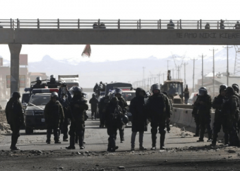 Bolivia sigue atrapada por 27 bloqueos pese al estado de excepción