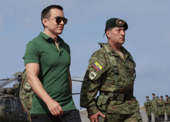 Noboa firma la salida de Ecuador del sistema SUCRE