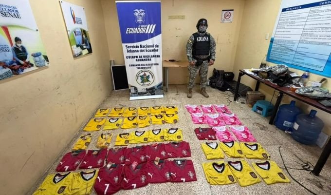 Aduana decomisa camisetas de La Tri y de otras selecciones en 2 provin