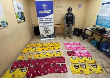 Aduana decomisa camisetas de La Tri y de otras selecciones en 2 provin