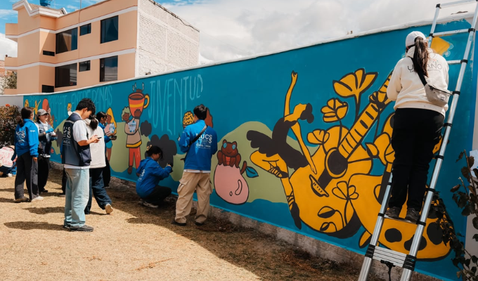 Jóvenes le cambian la cara a un parque de Ambato