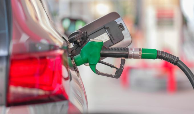 ¡Atención, conductores! Los combustibles bajarán de precio en Ecuador