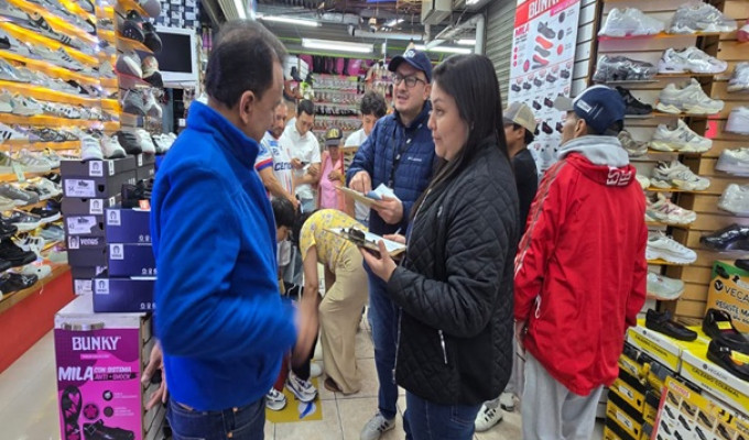 SRI capacita en mercados y centros comerciales de Ambato
