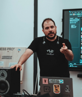 Ambato vivió un taller de producción musical junto a Renato Arias