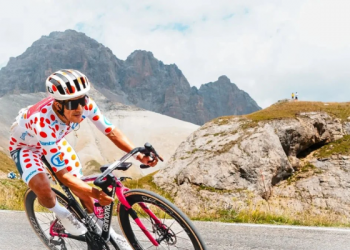 Carapaz va por el podio en La Vuelta