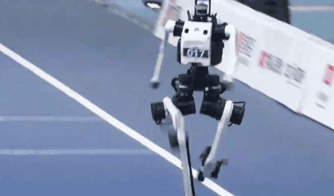 Robot supera el tiempo de Usain Bolt en 100 metros.