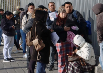 Filas por licencias y ofertas de USD 170 en redes