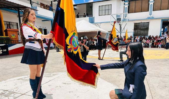 Zona 3 fortalece el civismo estudiantil con el Juramento a la Bandera