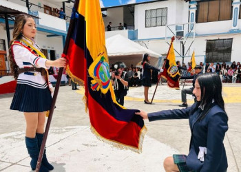 Zona 3 fortalece el civismo estudiantil con el Juramento a la Bandera