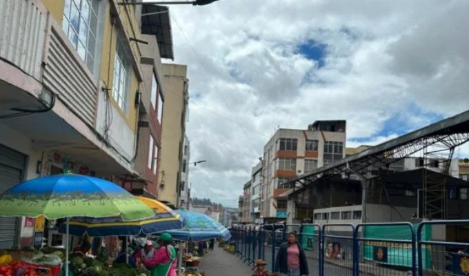 Comerciantes de la plaza Primera de Mayo piden controles