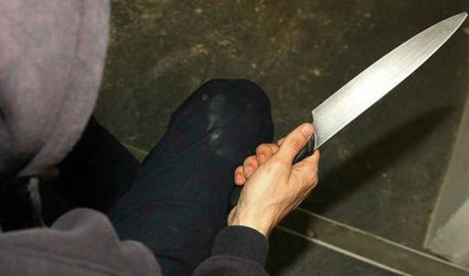 Dos mujeres habrían amenazado con un cuchillo a un niño durante robo