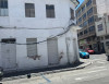 Telarañas de cables generan molestias y riesgos en el centro de Ambato
