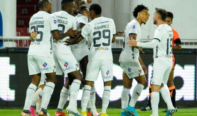 Alexander Alvarado lidera victoria de Liga de Quito con un doblete