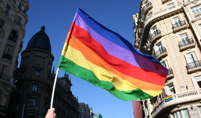 Asesinan a empresaria por ondear bandera LGBT en su tienda 🏳️‍🌈