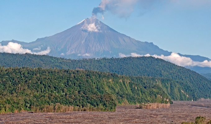 🌋 ¡Alarma! Sangay desata 40 explosiones por hora.