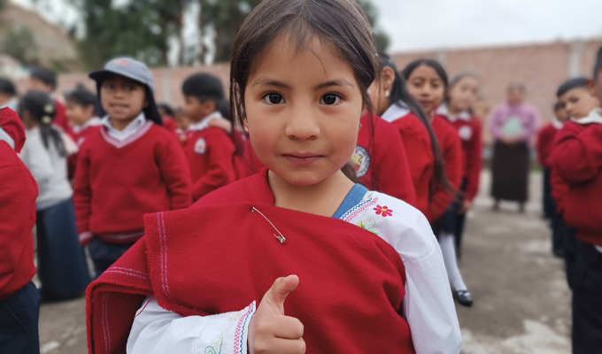 "Apadrina una Escuela": Estudiantes ¡reciben regalo educativo de lujo!