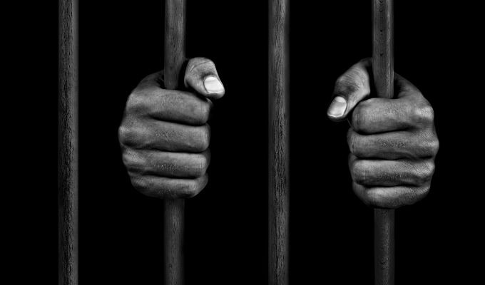 Enfermero alemán condenado a perpetua por asesinato de dos pacientes