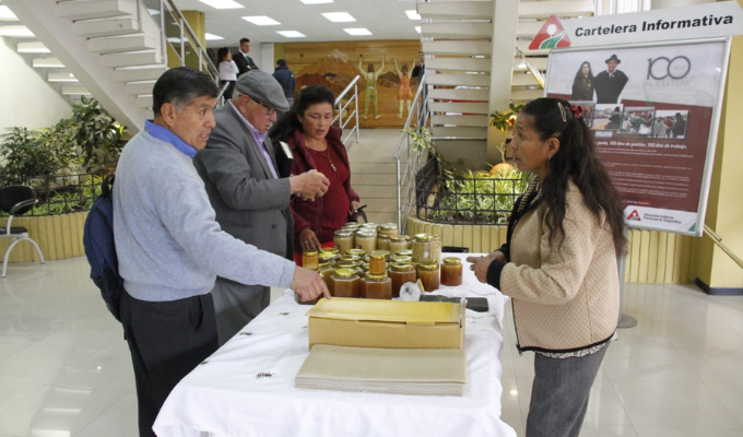 Mujeres lideran en apoyo a la apicultura de Tungurahua con $13.000