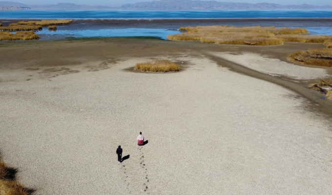 Lago Titicaca desaparece: ¿Adiós al majestuoso lago andino? 🌊