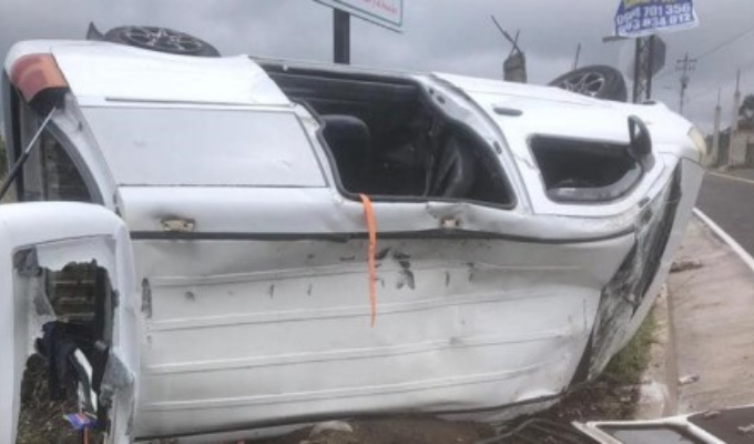 🚨 ¡Impactante choque en Tisaleo! Camión y furgoneta se enfrentan. 🚚