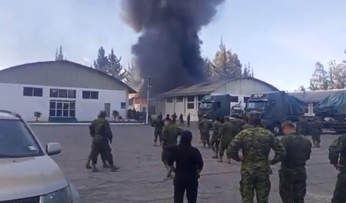 🚒 Brigada 11 Galápagos en Riobamba: ¡Las llamas amenazan!