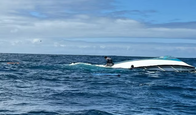 Doble naufragio en Galápagos! 29 turistas rescatados 🌊🛥️