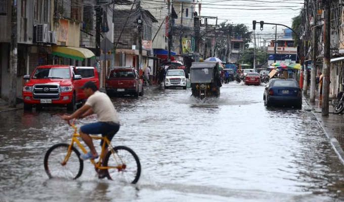 Alerta Naranja por El Niño: ¡Ecuador se prepara para fuertes lluvias
