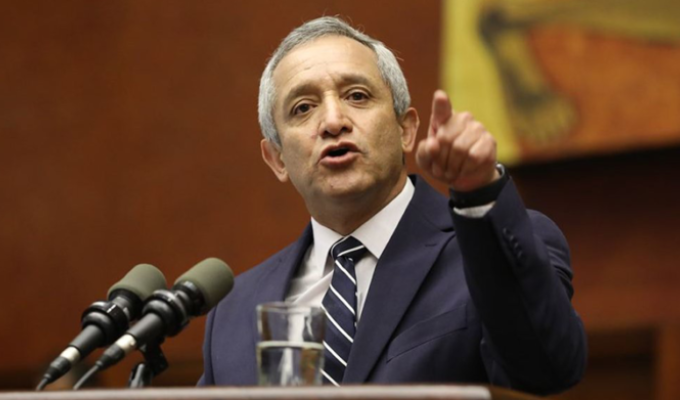 Patricio Carrillo enfrenta obstáculos para asumir asamblea