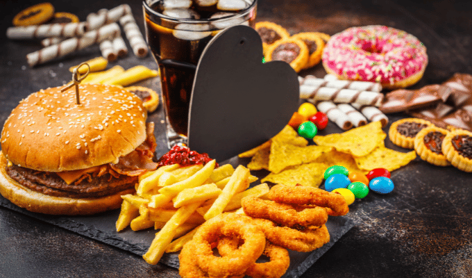 Alimentos ultraprocesados vinculados con depresión y cáncer de ovario