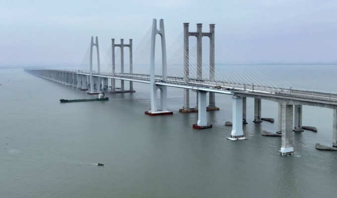 "¡Espectacular y Veloz! China Lanza Tren Bala Sobre el Agua"