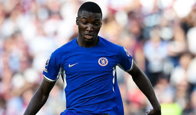 ¡Alarma en la Tri! Moisés Caicedo fuera tras choque en la Premier