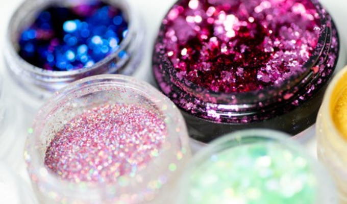 ¡Adiós Glitter! Europa le Declara la Guerra a los Microplásticos