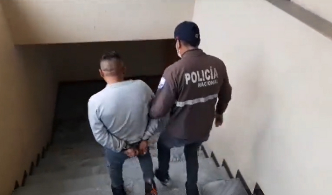 ¡Alerta en Riobamba! Falso policía extorsionaba y estafaba a ciudadano