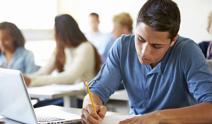 ¿Buscas trabajo? ¡La Escuela Politécnica Nacional te espera!