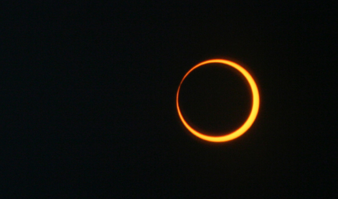 🌒 ¡Observa el eclipse anular GRATIS en el OAQ este 14 de octubre!
