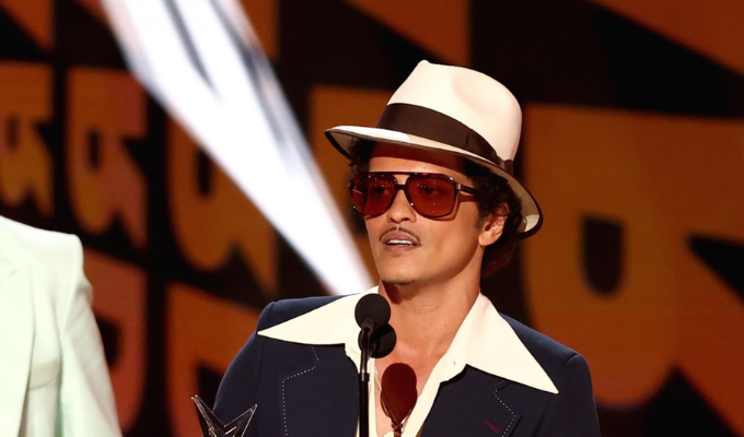 En medio de la guerra, Bruno Mars suspende concierto y sale de Israel