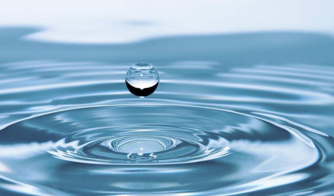 ¿Bebes suficiente agua ¡Descubre cuánto necesitas diariamente!