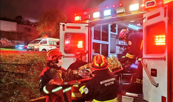Avenida Simón Bolívar colapsada por gran choque 19 afectados