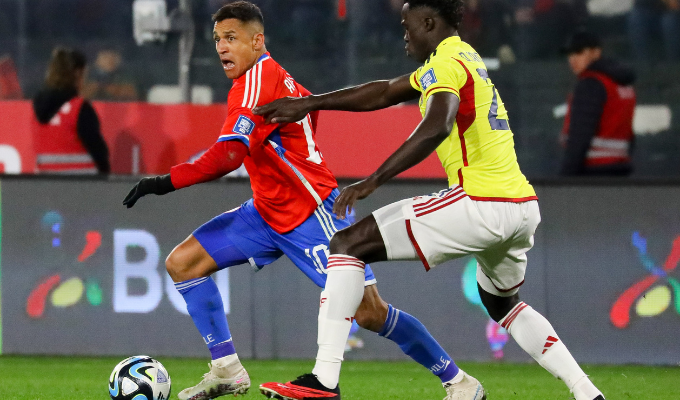 ¡Escándalo en el estadio! Aspersores empapan al arquero de Colombia
