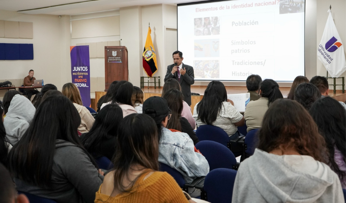 ¡A la vanguardia en enseñanza! Indoamérica lidera seminario educativo