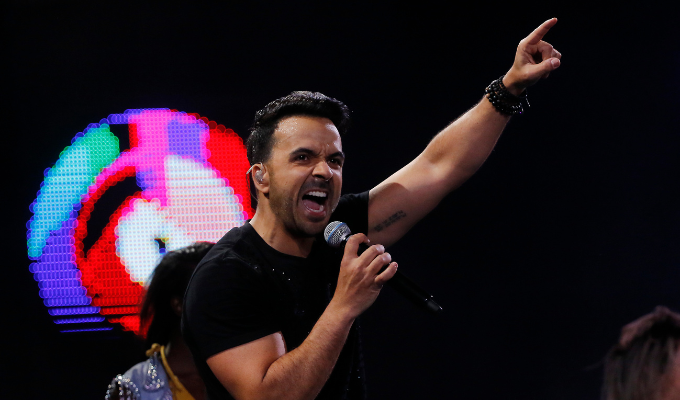 Luis Fonsi encenderá Cuenca en su 203 Aniversario de Independencia