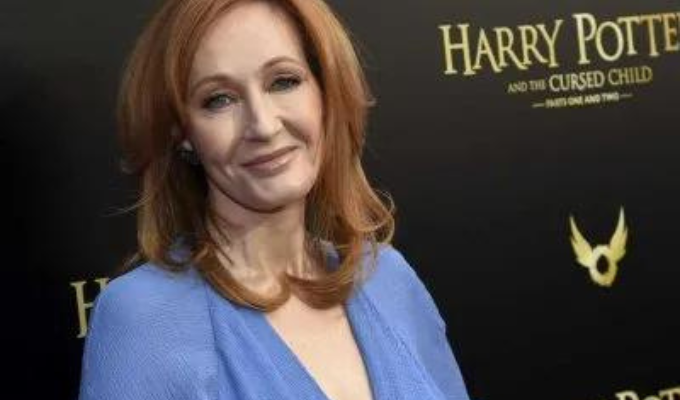 ¡Desafío de Rowling! Prefiere la cárcel a ceder en debate de género