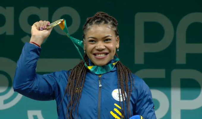 Oro para Ecuador: Angie Palacios reina en levantamiento de pesas. 🏋️‍