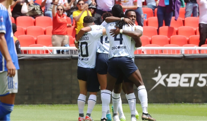 Liga de Quito derrota a Emelec y sigue en pelea por la etapa