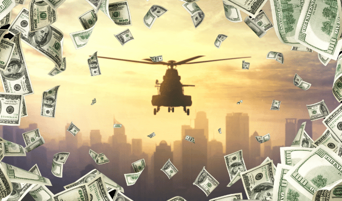 ¡Llueve dinero! Influencer sorprende al lanzar $1M desde el aire 🚁💵